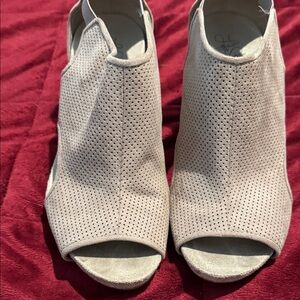 Life Stride Cream Peep-Toe Heeled Boots